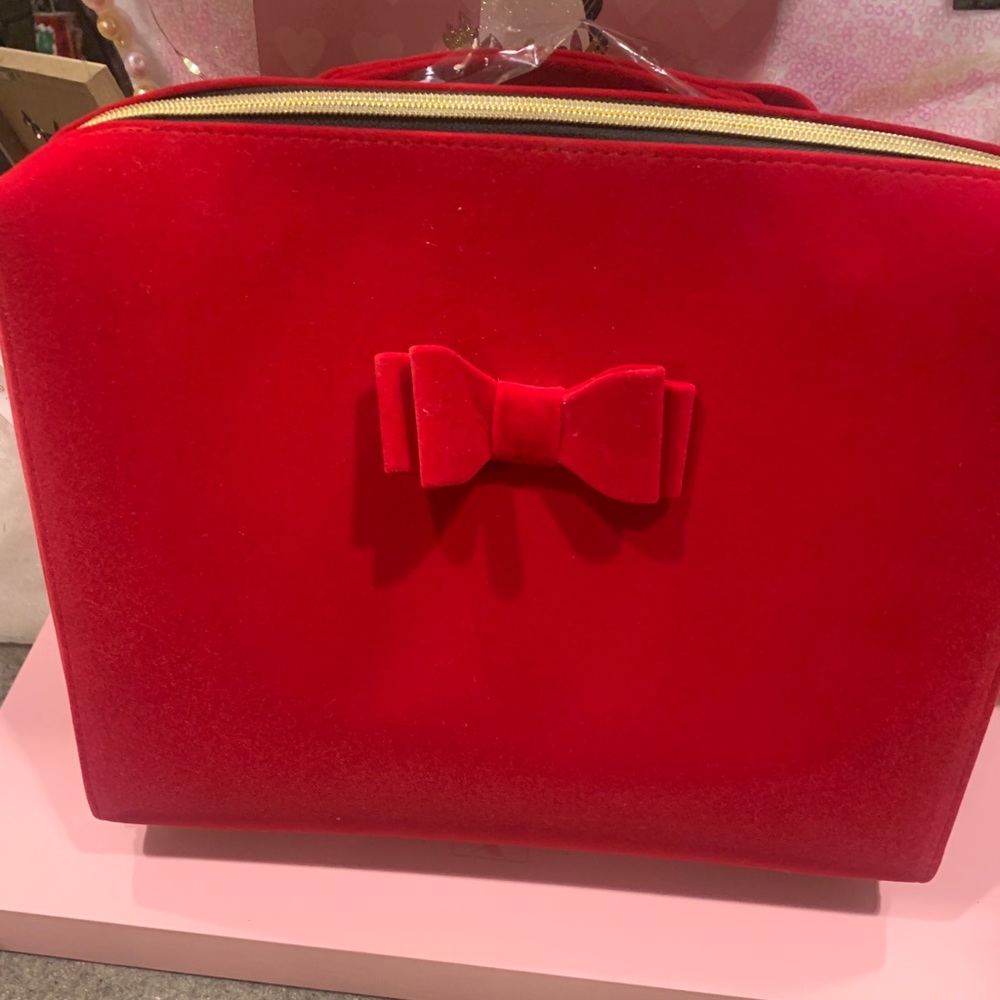 Estée Lauder makeup bag